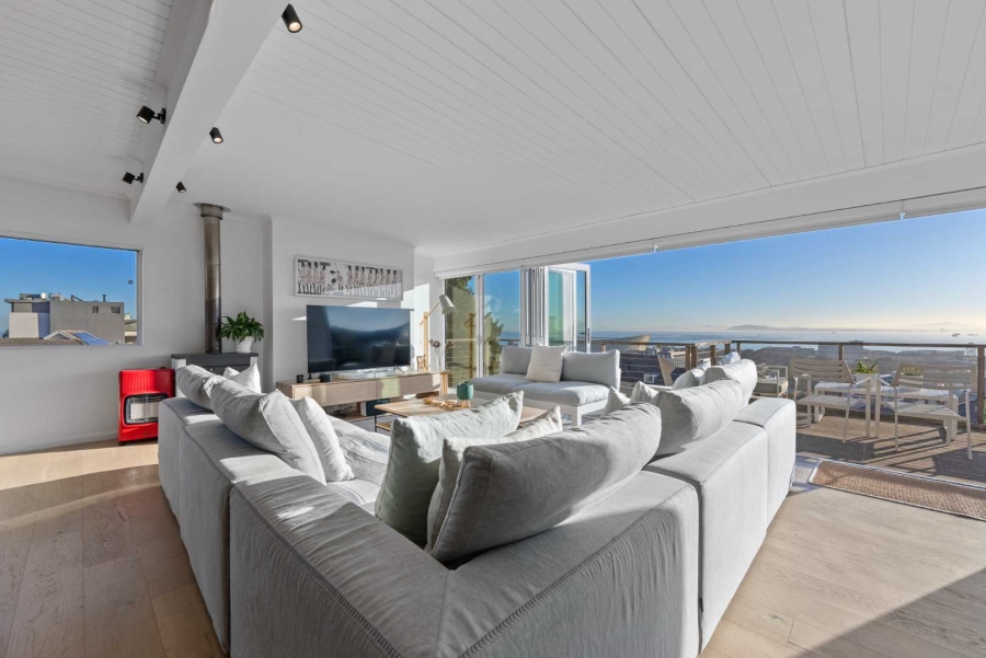 5 Bedroom Property for Sale in Green Point Western Cape